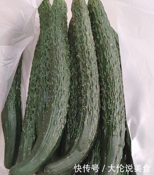 买黄瓜时，挑直的还是弯的？老菜农：牢记这5点，就不会买错了