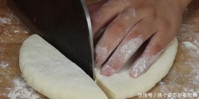 喜欢吃面条别再手擀了,教你懒人做法,爽滑劲道,一大碗不够吃