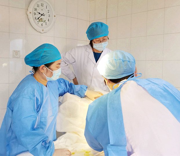 济南市|34岁疤痕子宫孕妇在济南市第七人民医院顺利经阴分娩