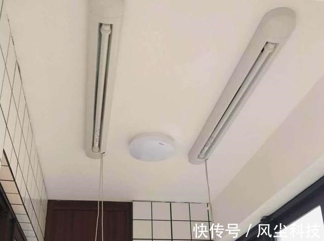 衣服|阳台和客厅打通后,衣服晾哪里?5种办法解决,让你不再困扰!