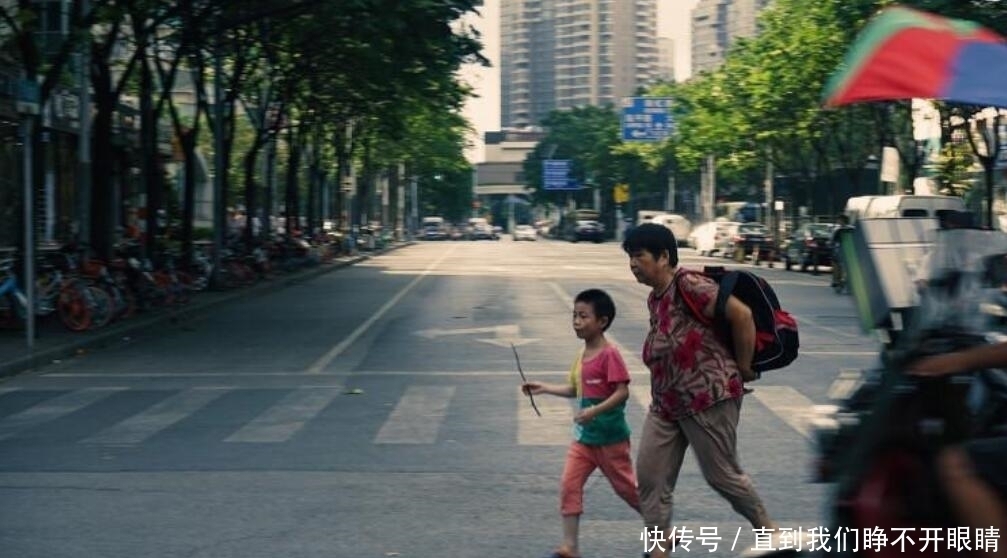 年轻人|“最懒”爷爷陪孙子吊针，却自己呼呼大睡，护士哭笑不得