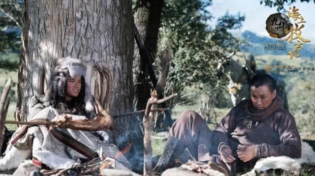 原本是剧组打杂的,星爷无意中看到他让他临时客串,成为了该片经典角色之一