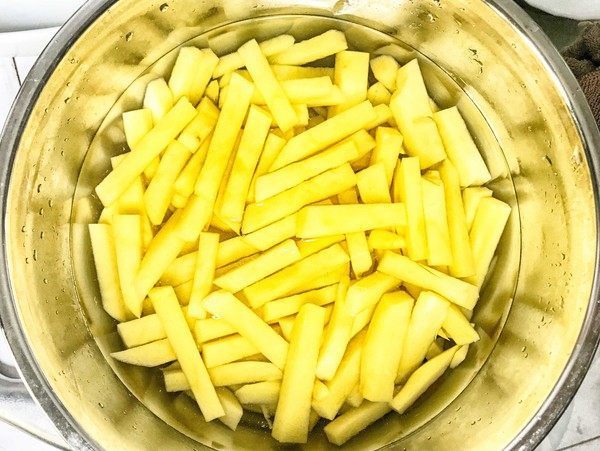 花几块钱买几个土豆,加两样调料,好吃到放不下筷子,越吃越想吃