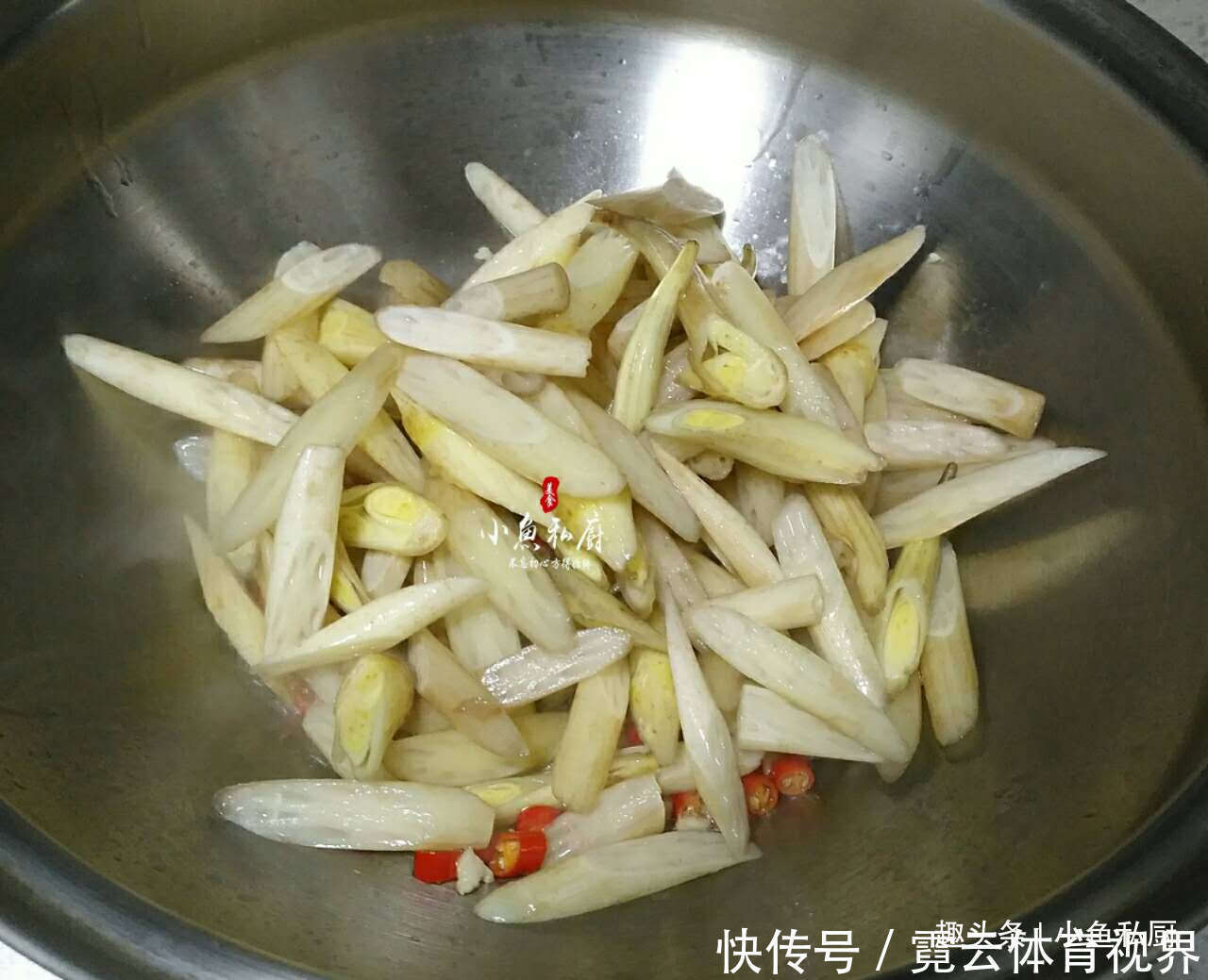 藕带|女儿最爱这道菜,简单炒一炒,酸辣爽口,比肉还香,现在吃正当季