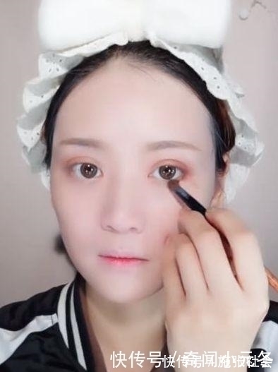 酸甜排骨|女子化“菠萝”妆去接老公，妆后很减龄，网友坐等卸妆了