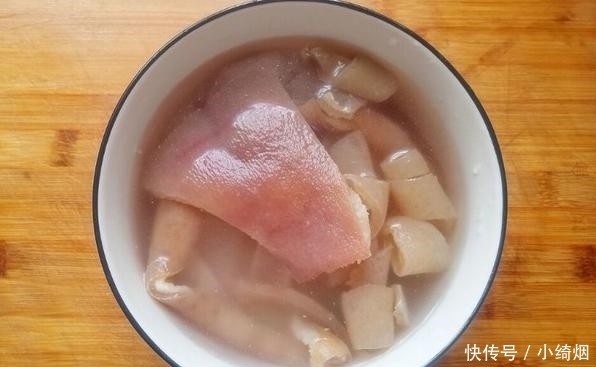下酒|最美味的下酒菜,买肉时猪皮可别扔,卤一卤下饭又下酒