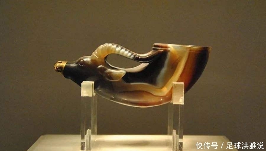 工人施工挖出一处大宝藏,专家赶来后劝其上交:内有国宝级文物