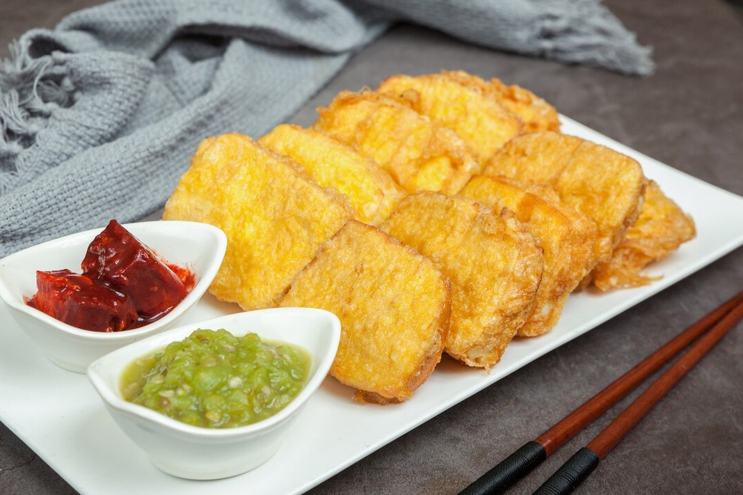 炸馒头片直接裹蛋液难怪吃着很油腻,多加1步,外酥里嫩不吸油