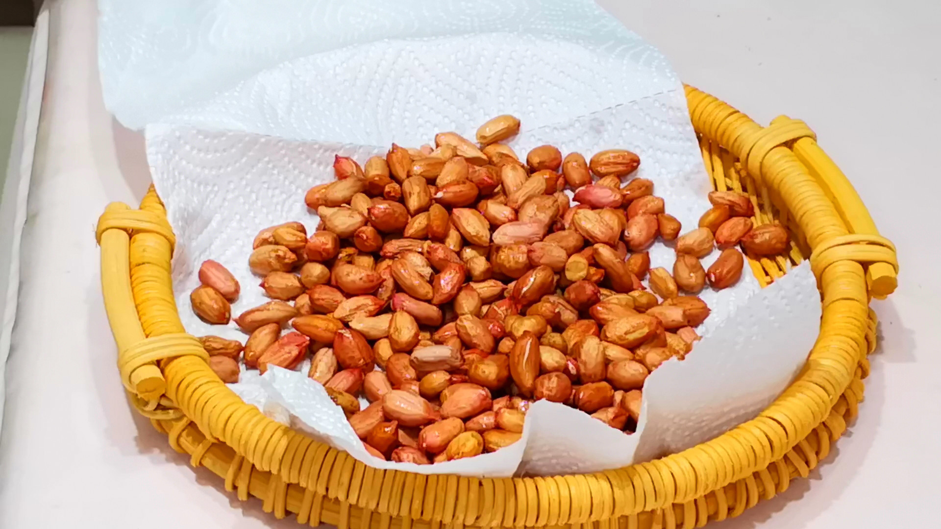 炸花生米,直接下油锅就错了,多加1步,又酥又脆,放20天不返潮