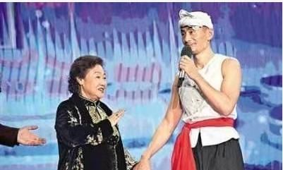 从一夜爆红到前程尽毁,“现出原形”后的阿宝,令观众难以接受