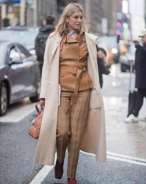 靴子别买太多，有这3双就够了，搭棉袄大衣都好看，显高时髦