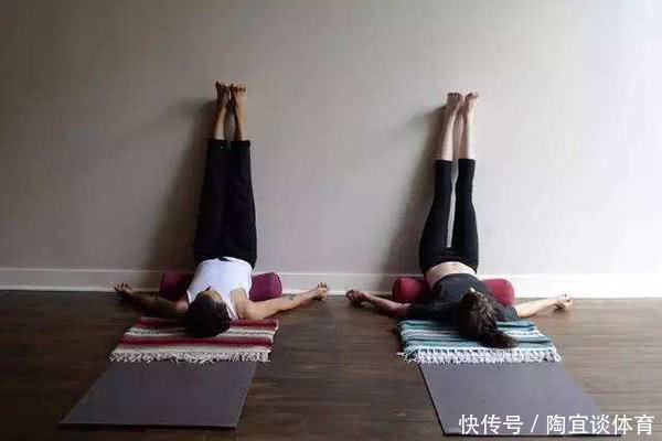 双腿|女性每晚睡前坚持“靠墙抬腿”，会有什么好事发生？有4大好处