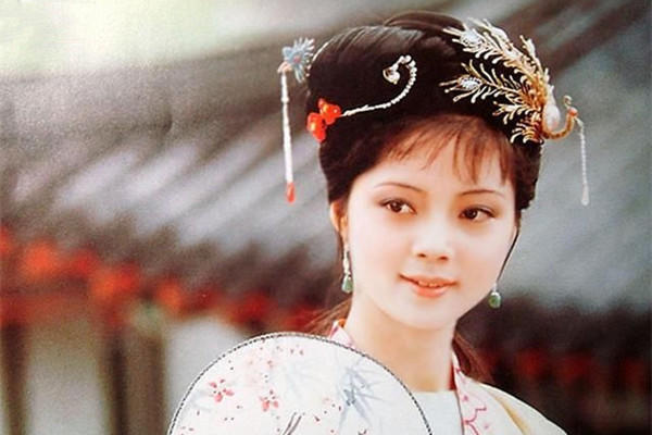 贾宝玉!贾宝玉3次闻到的香气,有多毒?秦可卿、宝钗、黛玉:落入薄命司