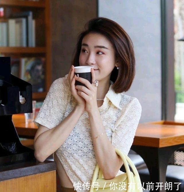 宽松|怎么穿搭才能成为精致的女人？简约休闲风就很高级，值得细细品味