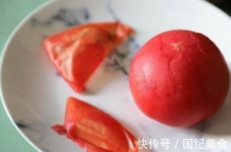 西红柿去皮最忌用开水烫,教你2个小妙招,快速去皮营养不流失!