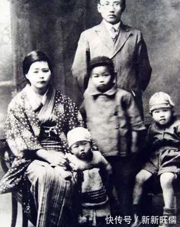 鲁迅#郭沫若用4字骂鲁迅,鲁迅加1字回骂,世人笑称,这便是老郭的一生