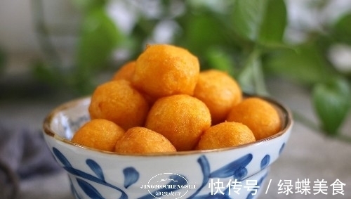 用红薯做可口小零食，香甜软糯，孩子一口一个，眨眼就光盘