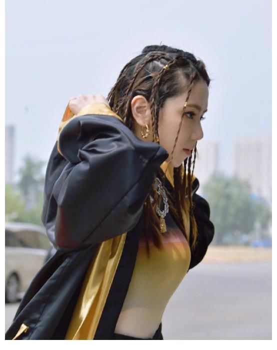 双马尾|《拳力以赴的我们》战袍路透：邓紫棋、利路修霸气，徐璐变了个人