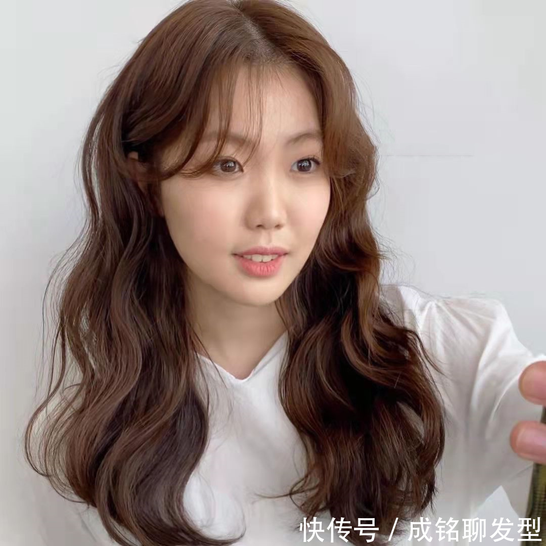 肤色 染“栗棕色”和“棕红色”哪个更衬肤白?两种都显白,但别选错了