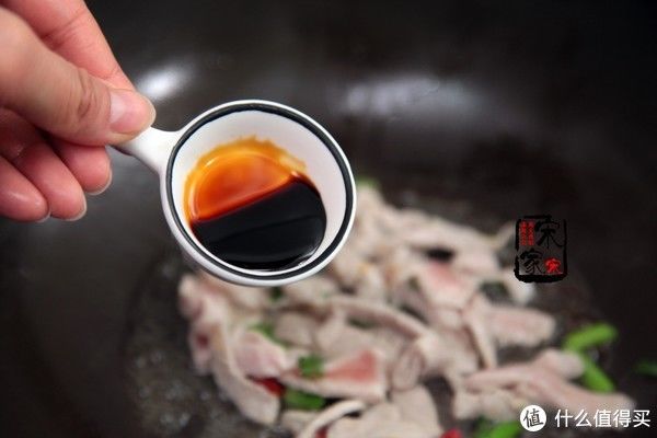 竹笋炒肉|一大早，妈妈送来一袋子“竹笋”，这么小的竹笋，到底能不能吃？