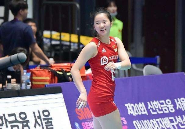 零零后|一传榜排名第20位!女排00后自由人沦为二流,王梦洁表现取得完胜