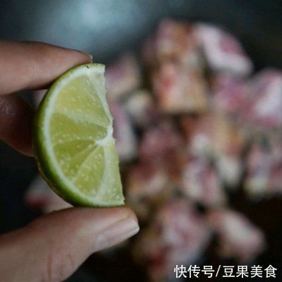  开胃解腻甜甜蜜蜜过新年，百香果烧排骨，一盘可不够