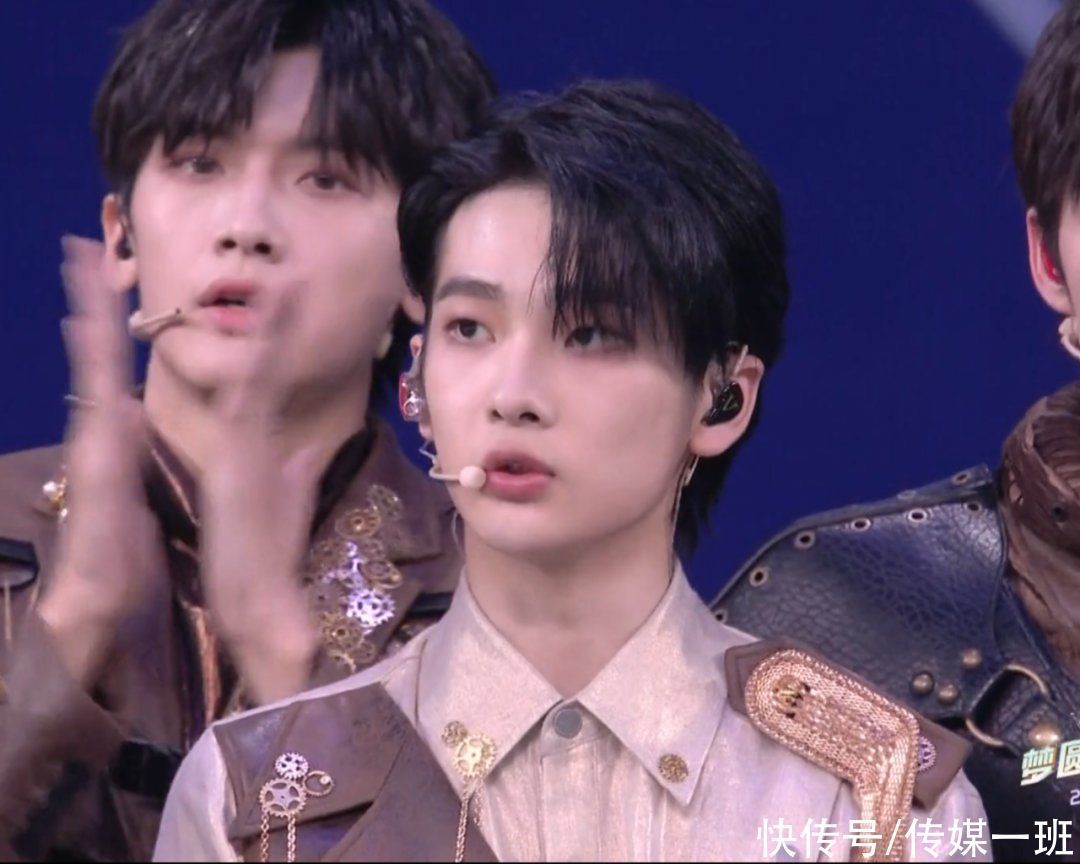刘嘉玲|番茄台跨年:肖战压轴,李汶翰假唱,R1SE全员11人整整齐齐