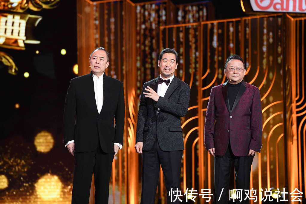 73歲王剛與66歲張國(guó)立最新搭檔，笑看“和珅”“紀(jì)曉嵐”同臺(tái)斗嘴