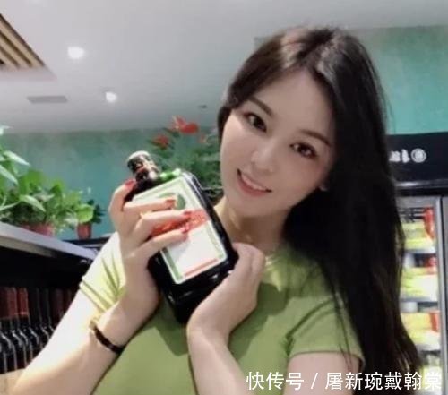 极简|时尚小姐姐，简约又优雅，突出东方女性时尚气质的韵味