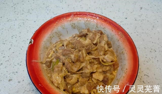 炸酥肉用淀粉还是面粉记住“211”的比例,酥脆好吃不回软!