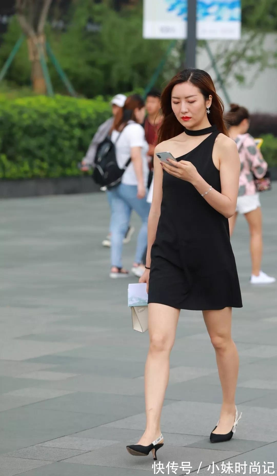 路人 街拍路人,做一个精致有魅力的女人,让你赚足回头率