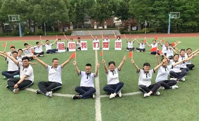 创意|恰同学少年！沪16区幼儿园、中小学创意毕业照来了
