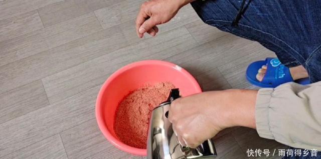 钓鲤鱼不需要太多料混合,配对这两种料,一年都不用换了