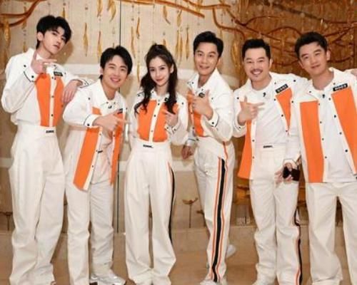 《奔跑吧》官宣第5位嘉宾，官博额外艾特两个人，郭麒麟回归有望