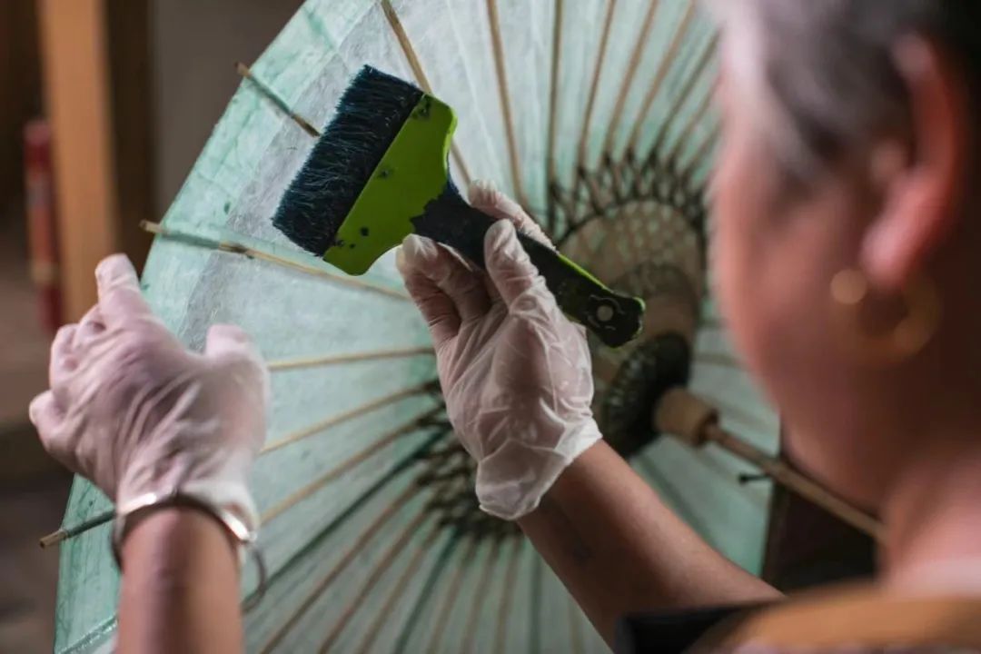 刘伟|一把伞600元，排队半个月才能买到！杭州90后小伙这手绝活太惊艳，火到国外了