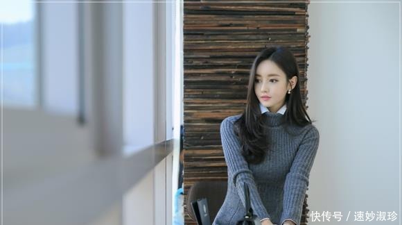蓝灰色|孙允珠高清美图:麻纹高领蓝灰色甜美针织裙!