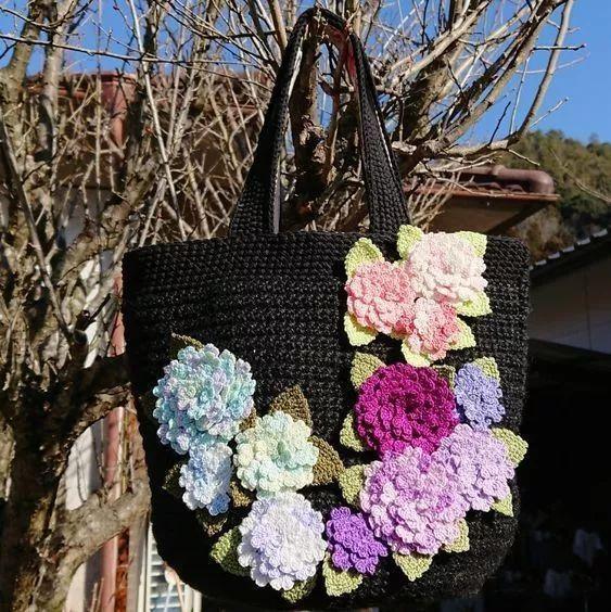 小花片 55款超美的钩花包包,只要会钩不同的花,拼缝在一起,就能做出