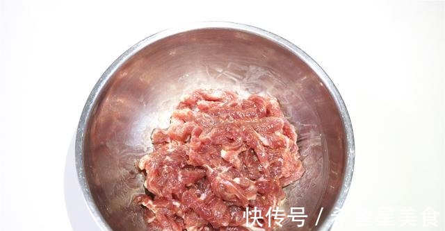 肉丝|深秋十月，多喝这碗汤，3种食材搭配，营养补水，太鲜了！