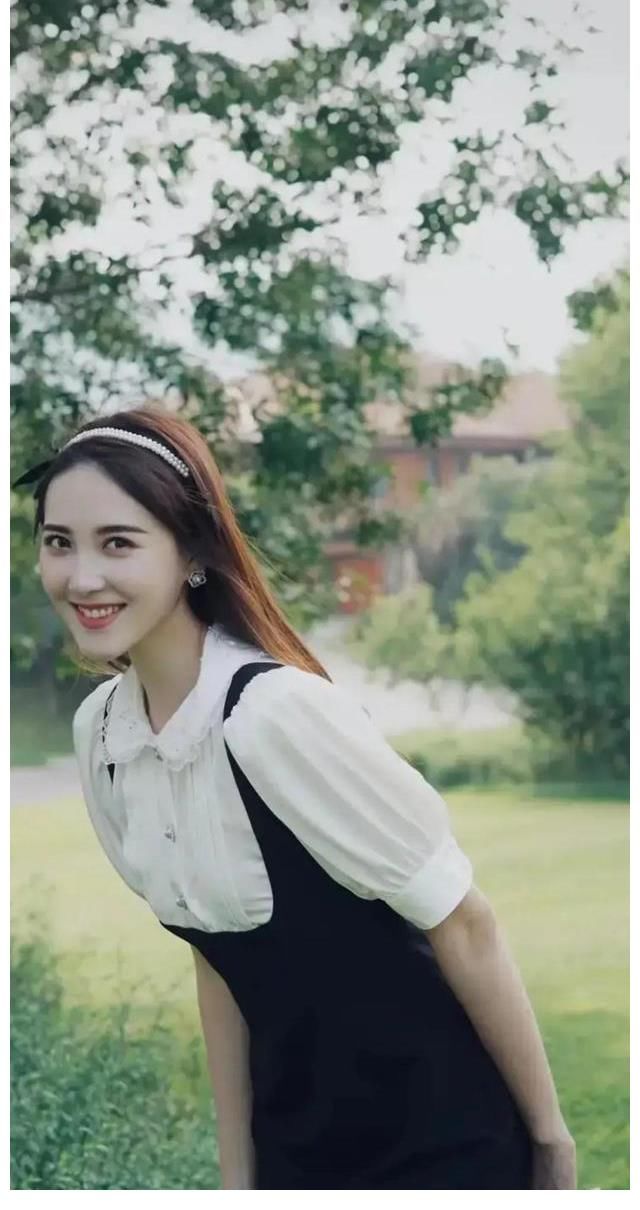 央视|央视女主持人李丹儿，青春甜美，实在是漂亮