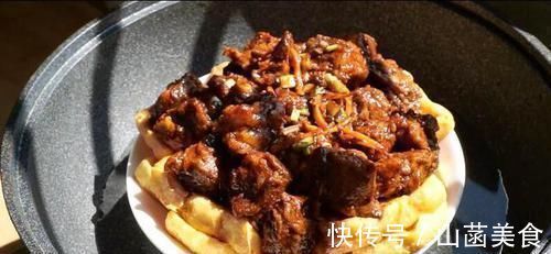 米饭|排骨我家从不炖着吃，淋上鸡蛋液，一周做5次，太费米饭了