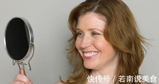 小知识|女人走向显老，日常多吃2样碱性食物，补回雌激素，年轻20岁