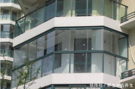 铝合金窗|封阳台不要傻傻用铝合金窗了,聪明人更爱装这种代替,后悔才发现!