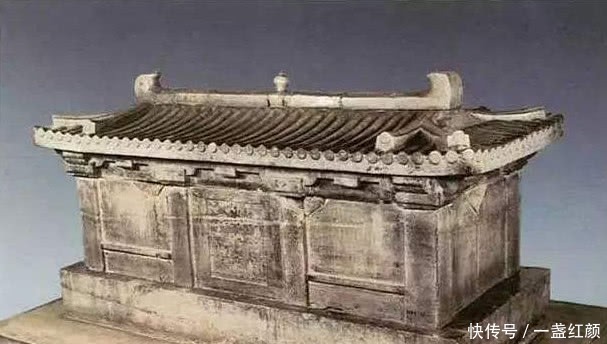 9岁女孩墓中挖出玻璃瓶,千年毫无损伤,博物馆奉为国宝禁止展出!