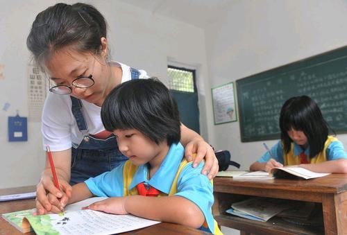 当学生的作|90后教师用“表情包”阅卷，学生非常喜欢，网友：别人家老师