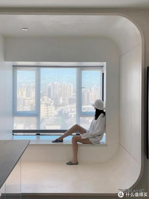 超美|广东夫妻家中的暖心场面：不铺地板不铺砖，全屋素净高雅，超美