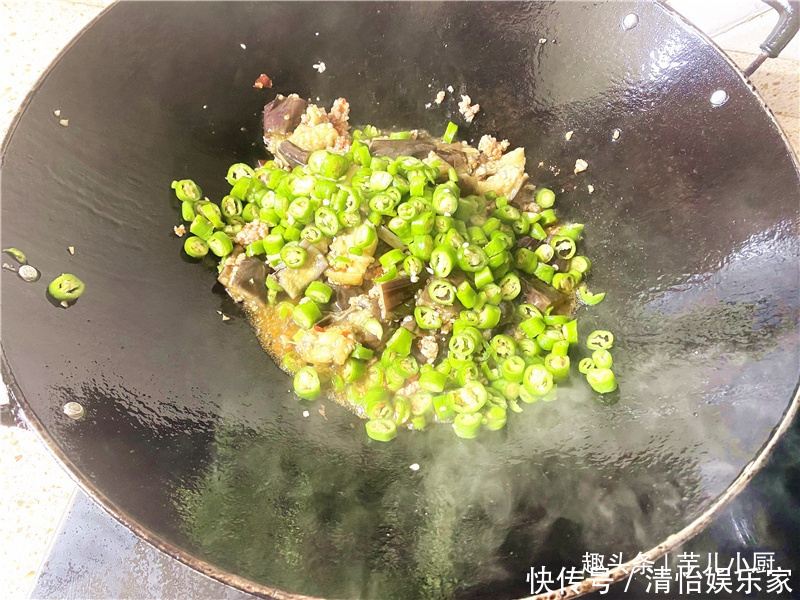 茄子|茄子最好吃的做法,简单快捷,美味下饭,一盘不够吃,少油更健康