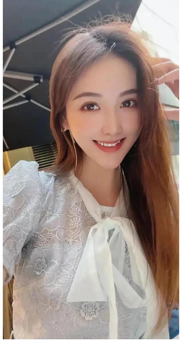 央视|央视女主持人李丹儿，青春甜美，实在是漂亮
