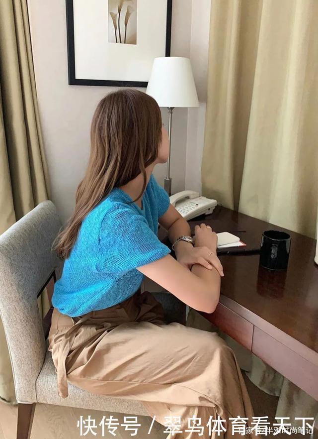 颜色|今秋这两个颜色穿一起,一看就很“ 贵 ”!