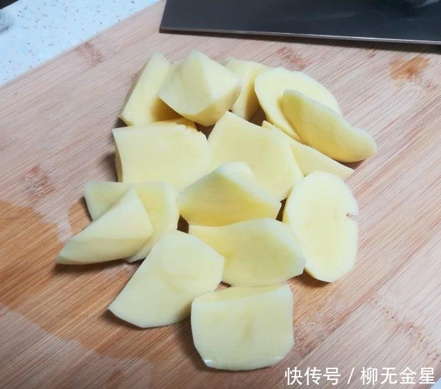 炖鹅肉，香味扑鼻，开胃又下饭！