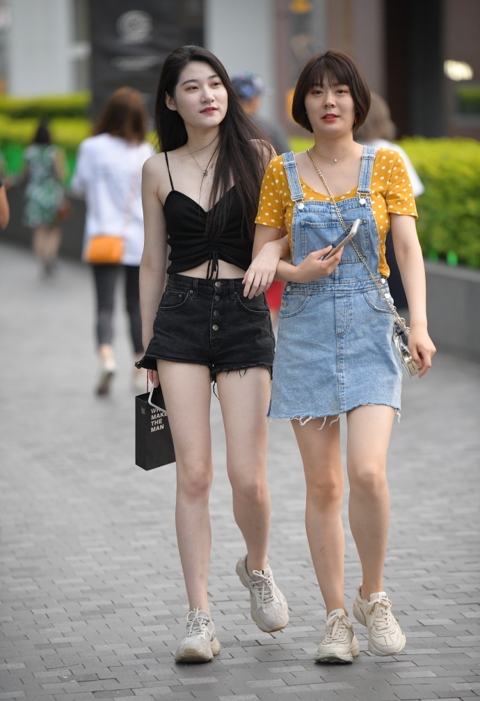 穿搭|皮肤白就可以随便穿？看完小姐姐的穿搭，一下子就明白了！